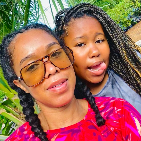 Meet your Posher, Erica - Picture 1 of 1